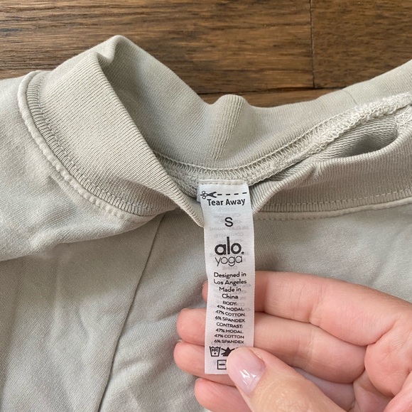 ALO crop sweatshirt cement color - Picture 2 of 2